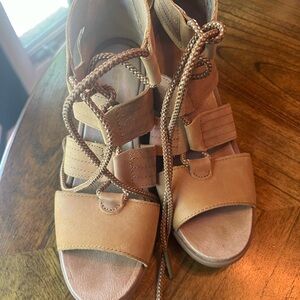 Sorel Joanie size 8